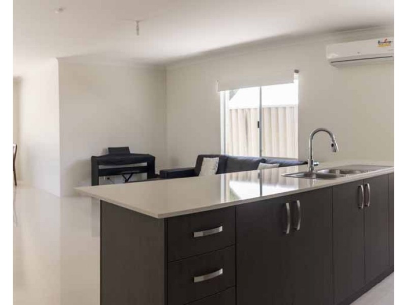 35 Range View Way, Thornlie WA 6108