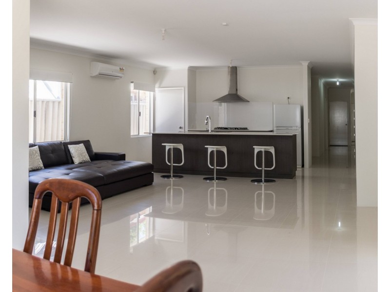 35 Range View Way, Thornlie WA 6108