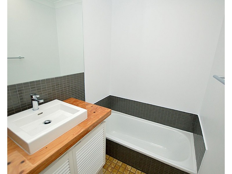 4/6 Mt Henry Road, Como WA 6152