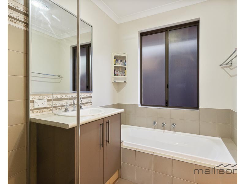9 Terracina Parkway, Piara Waters WA 6112