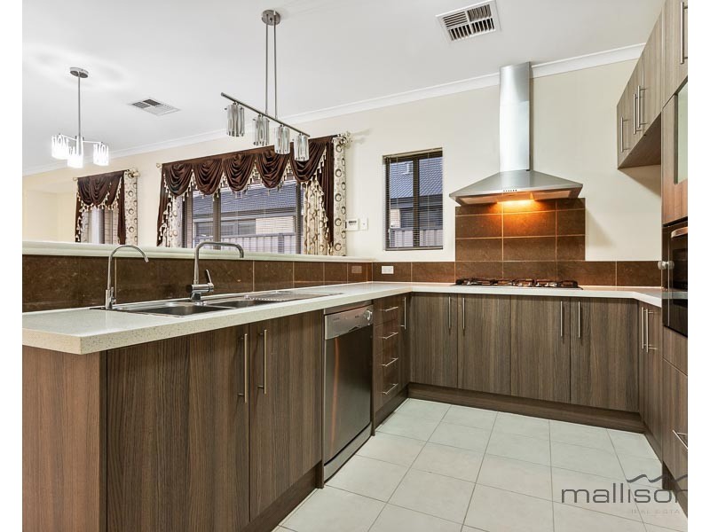 9 Terracina Parkway, Piara Waters WA 6112
