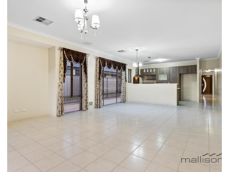 9 Terracina Parkway, Piara Waters WA 6112
