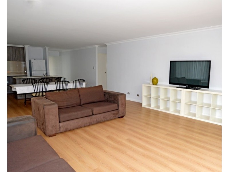 50 St Catharines Promenade, Champion Lakes WA 6111