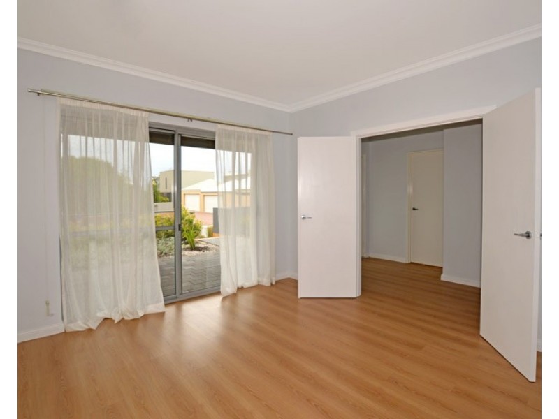 50 St Catharines Promenade, Champion Lakes WA 6111