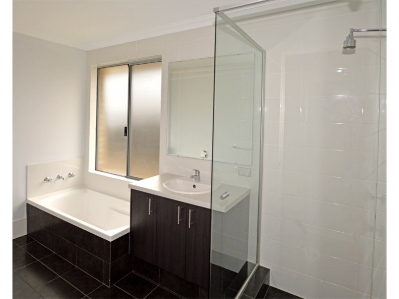 50 St Catharines Promenade, Champion Lakes WA 6111