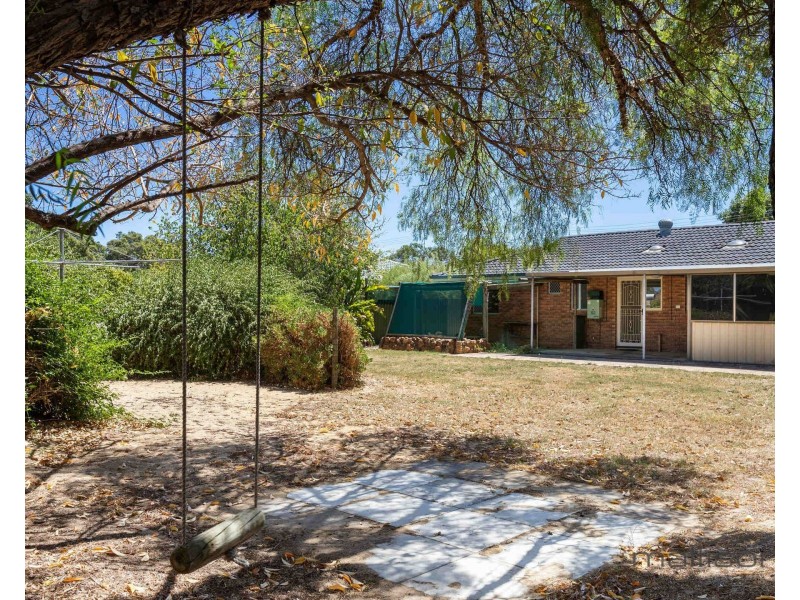 4 Greenwood Court, Kelmscott WA 6111