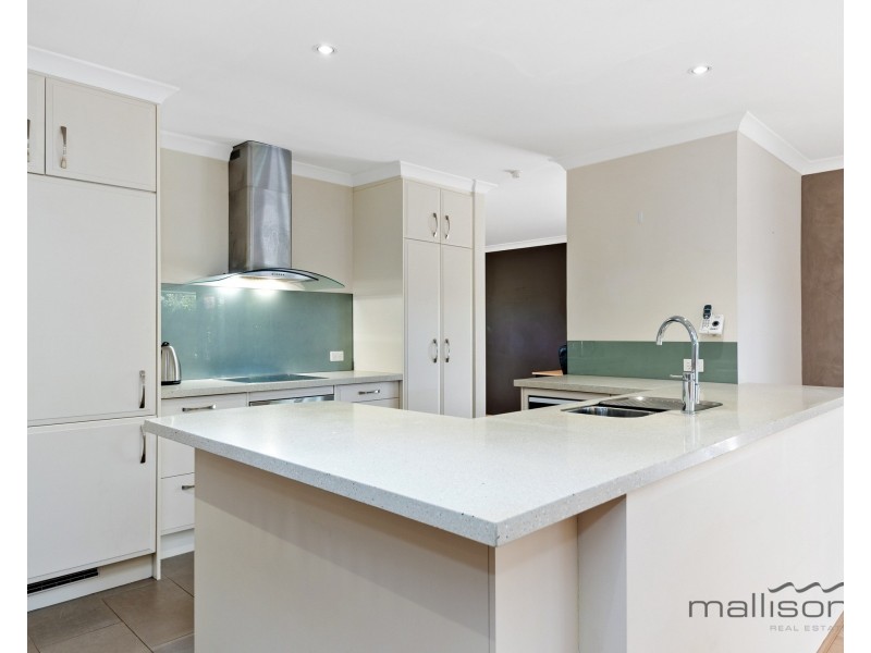 11 Crest Court, Thornlie WA 6108