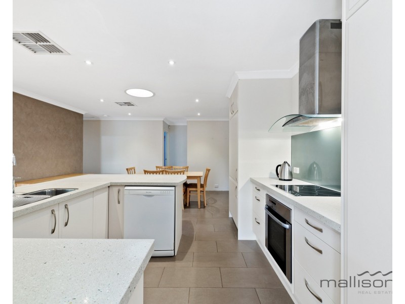 11 Crest Court, Thornlie WA 6108
