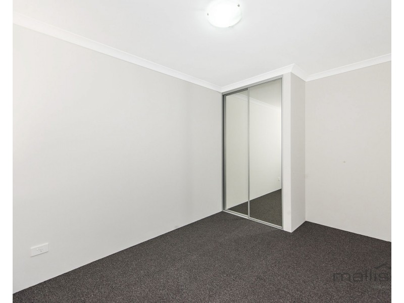 5 Paradoxa Road, Hammond Park WA 6164