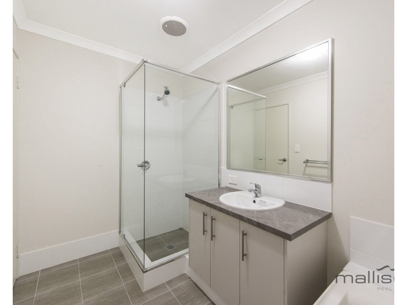 5 Paradoxa Road, Hammond Park WA 6164