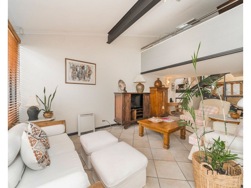 4/10 King William Street, South Fremantle WA 6162