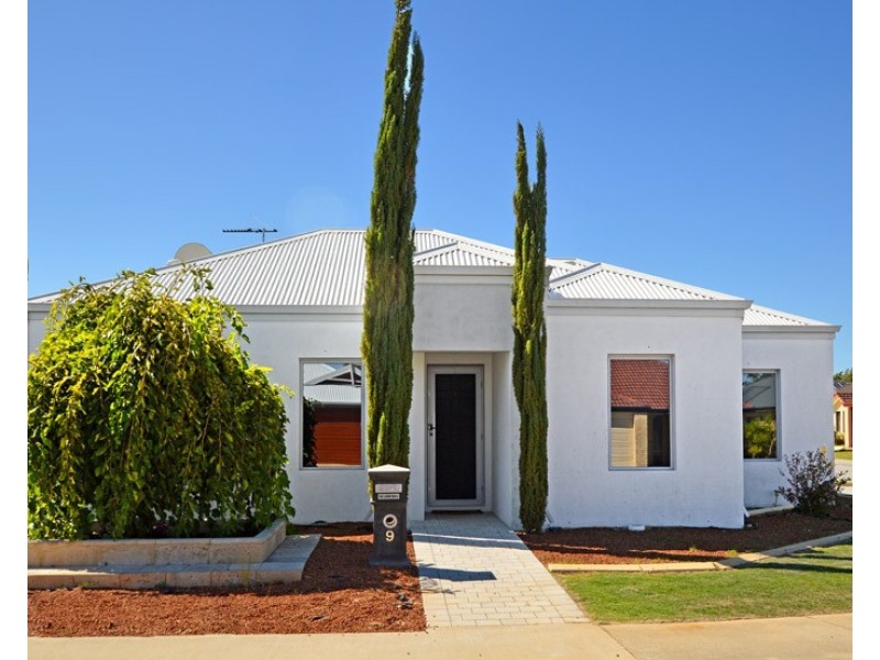 9 Tarn Drive, Canning Vale WA 6155