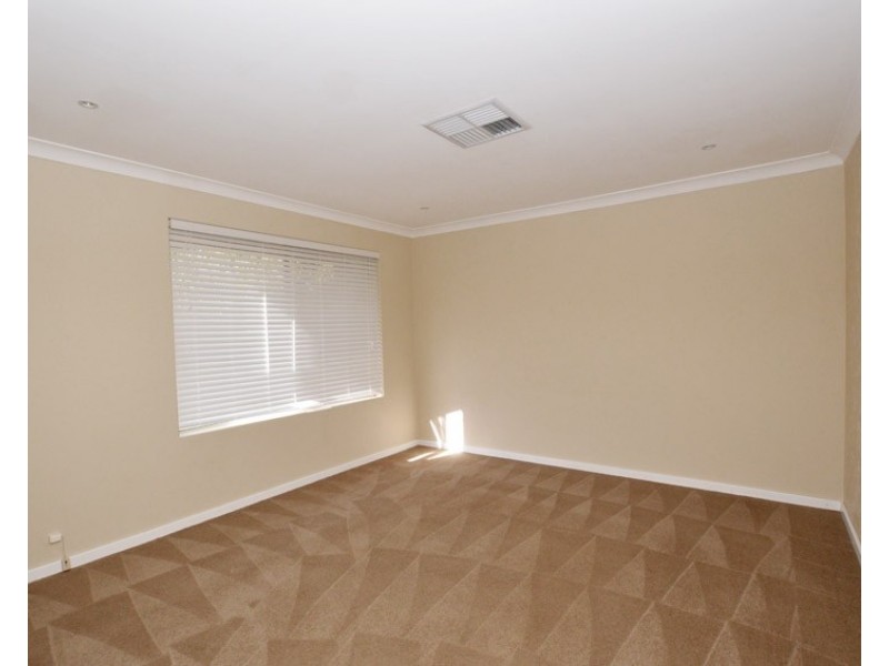 55 Sanderling Drive, Thornlie WA 6108