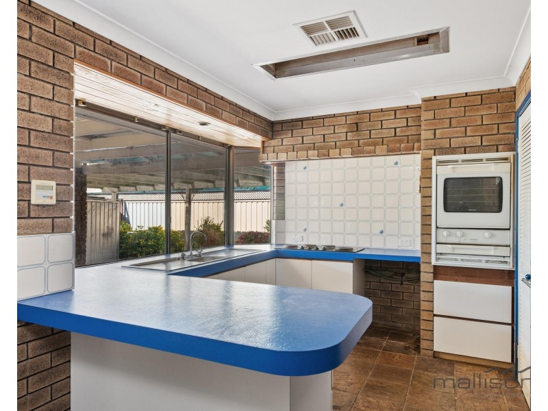 52 Sanderling Drive, Thornlie WA 6108