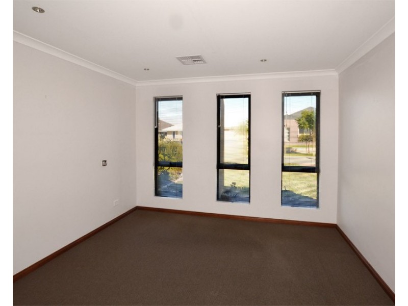 28 Archdale Loop, Piara Waters WA 6112