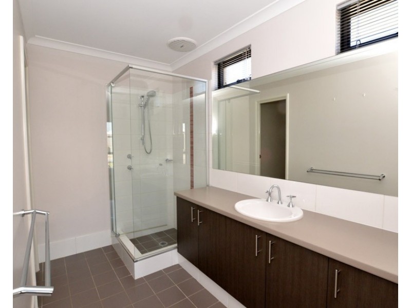 28 Archdale Loop, Piara Waters WA 6112
