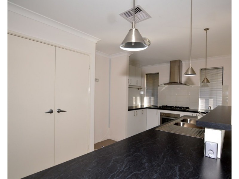 28 Archdale Loop, Piara Waters WA 6112