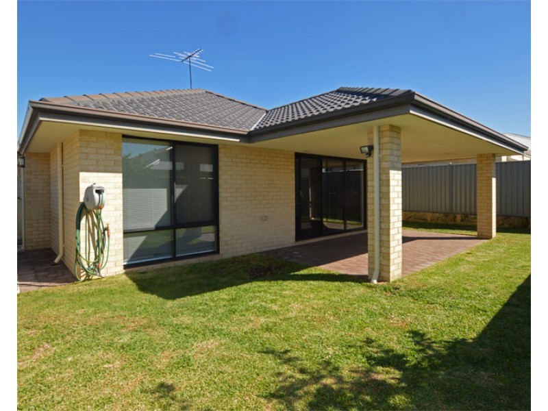 28 Archdale Loop, Piara Waters WA 6112