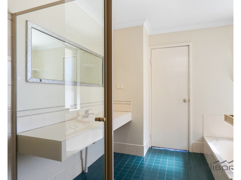 10 Schaffers Place, Thornlie WA 6108