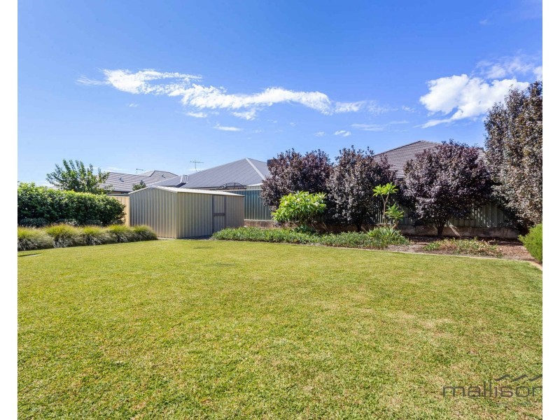 10 Schaffers Place, Thornlie WA 6108