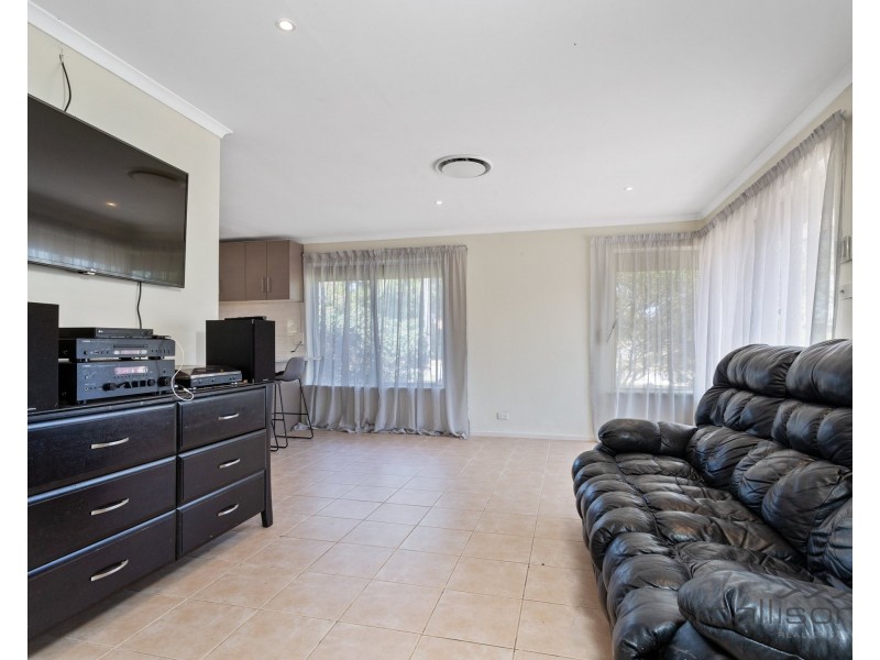 10 Kelvedon Way, Huntingdale WA 6110