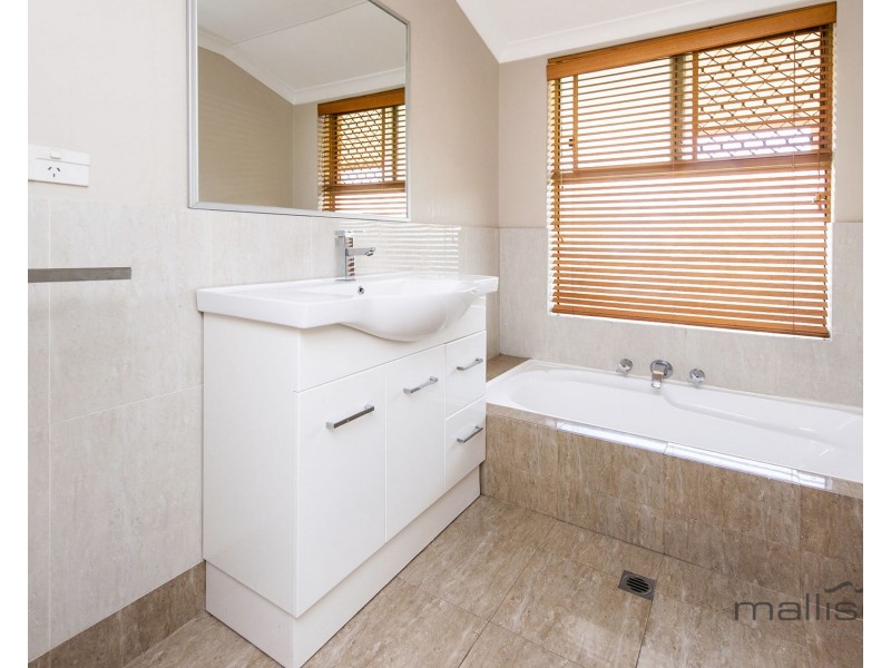 15 Greenlea Rise, Leeming WA 6149