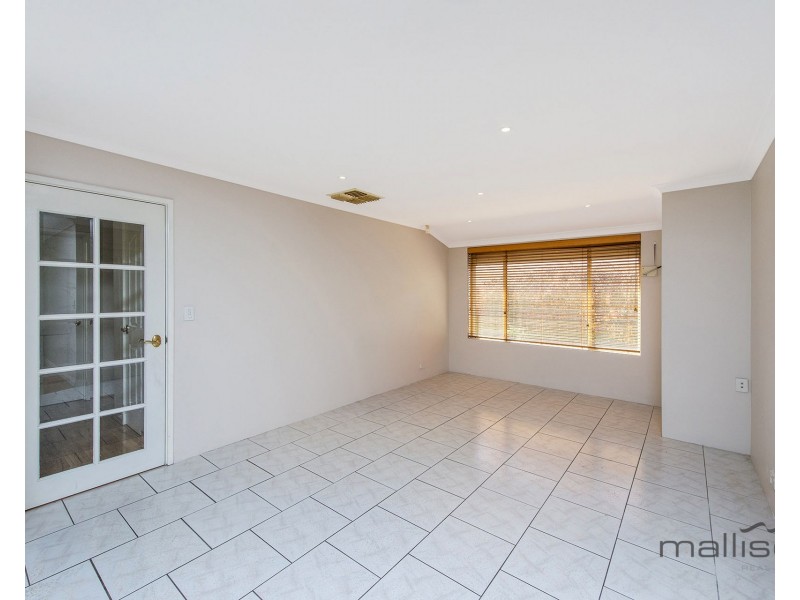 15 Greenlea Rise, Leeming WA 6149