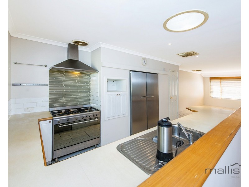 15 Greenlea Rise, Leeming WA 6149