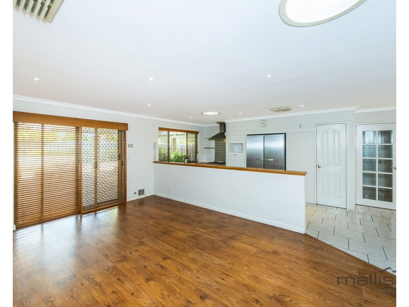 15 Greenlea Rise, Leeming WA 6149