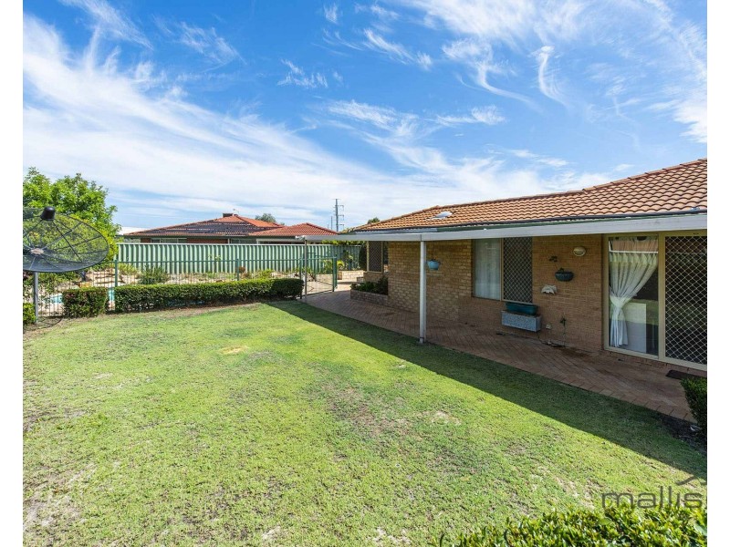 15 Greenlea Rise, Leeming WA 6149