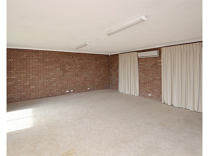 13 Lake Road, Champion Lakes WA 6111