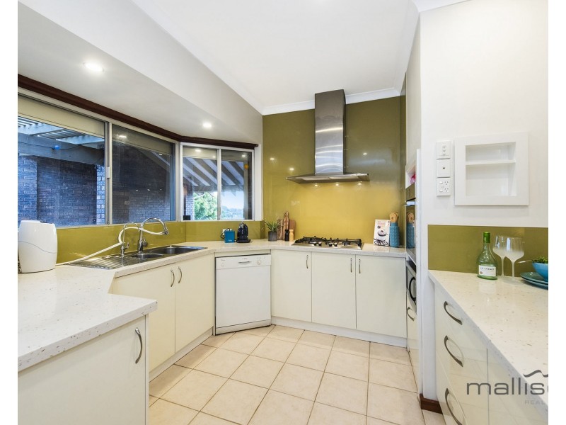 16 Grenfell Way, Leeming WA 6149