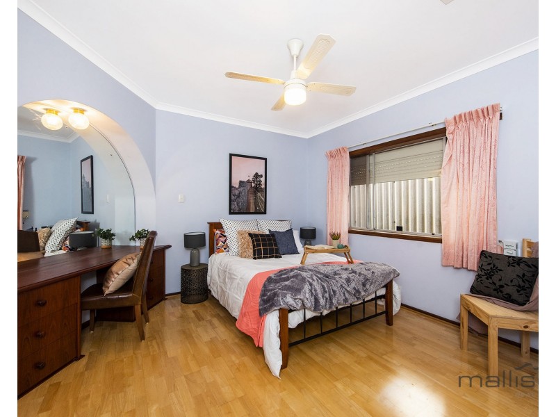 16 Grenfell Way, Leeming WA 6149