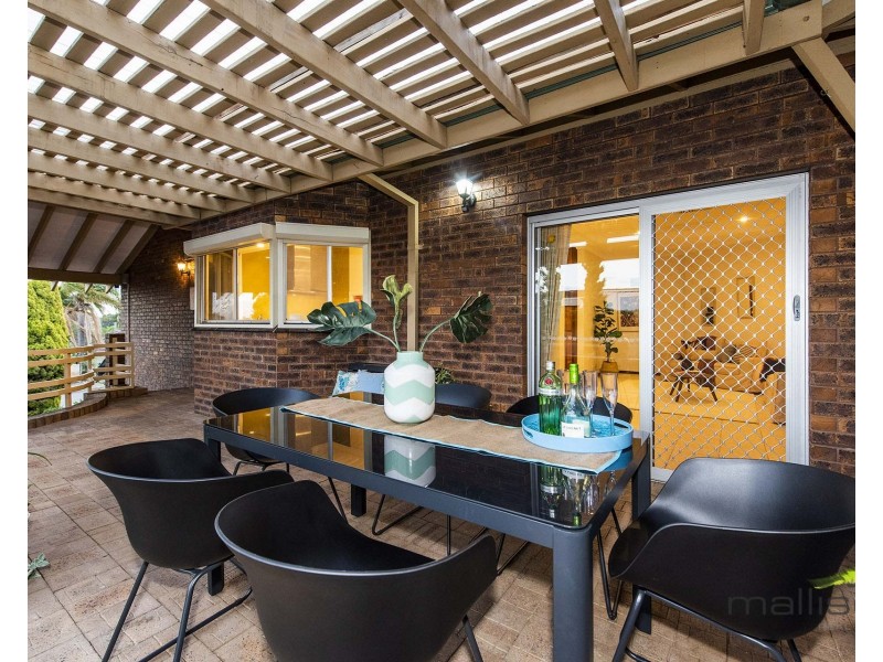 16 Grenfell Way, Leeming WA 6149