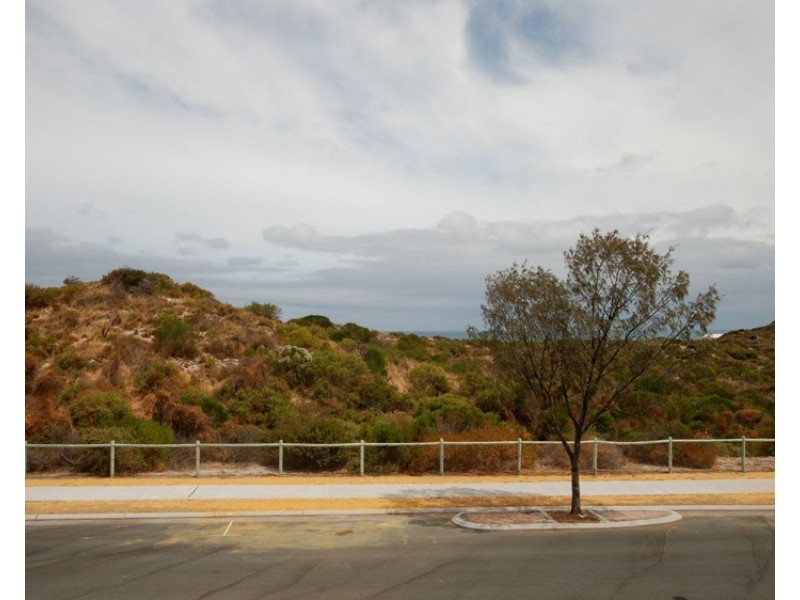 11 Long Beach Promenade, Mindarie WA 6030