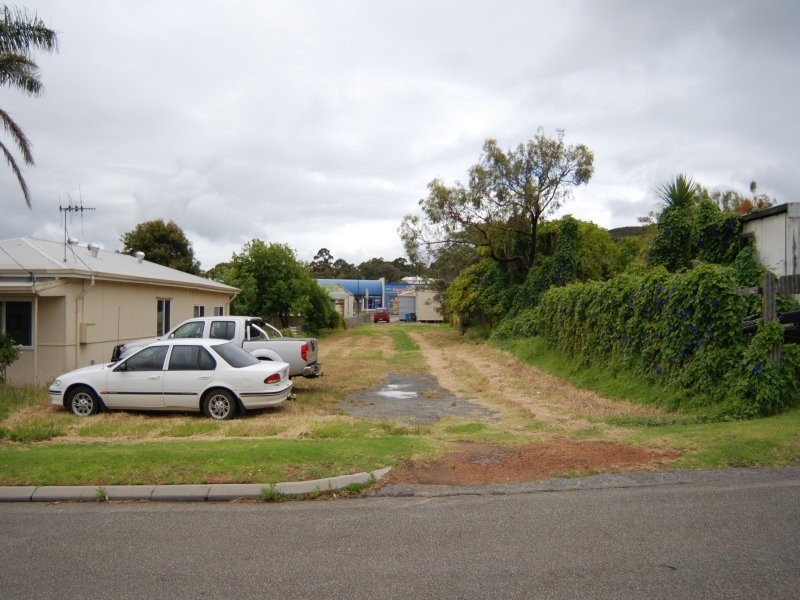 4 Chevalier Street, Centennial Park WA 6330