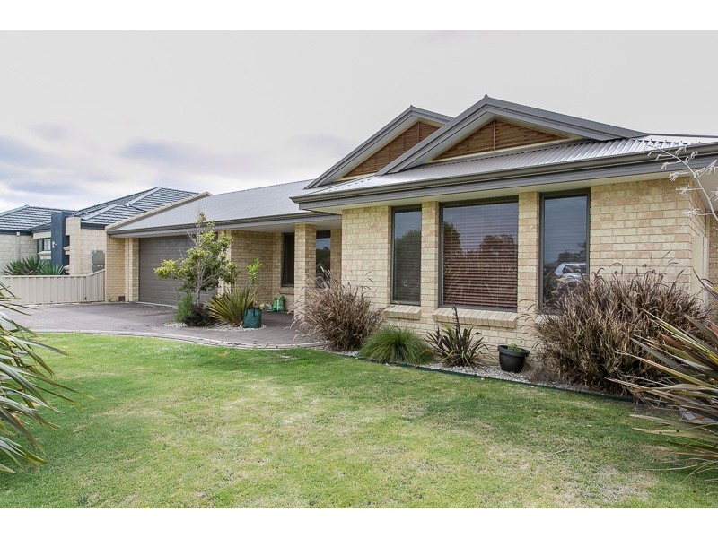 24 Ethereal Drive, Mckail WA 6330
