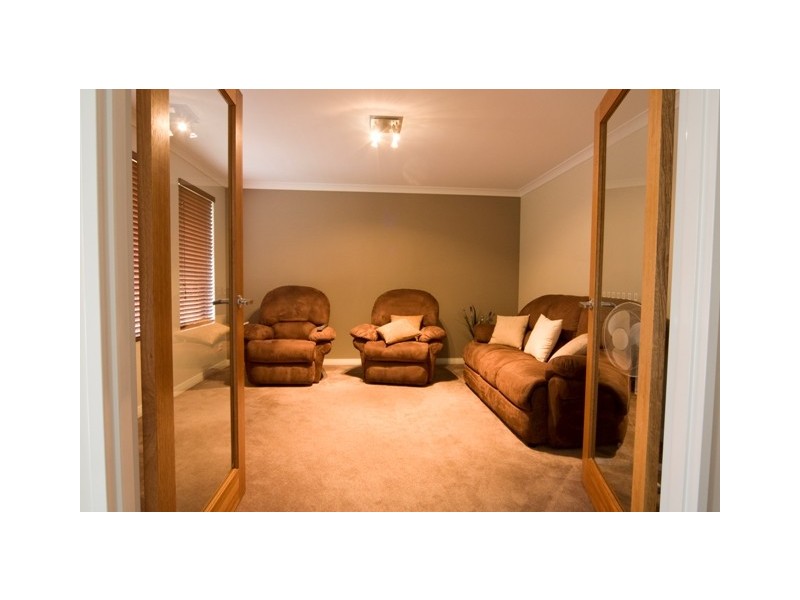 24 Ethereal Drive, Mckail WA 6330