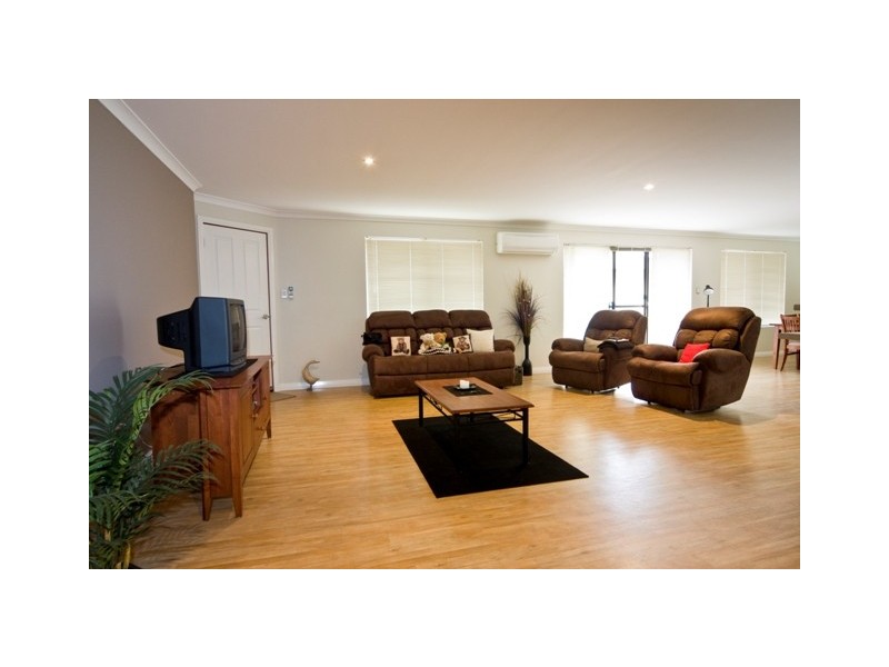 24 Ethereal Drive, Mckail WA 6330
