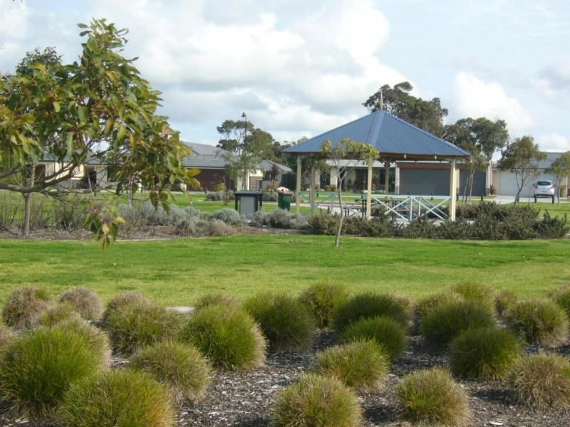 24 Ethereal Drive, Mckail WA 6330