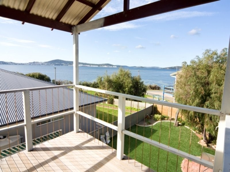 181 Bay View Drive, Little Grove WA 6330