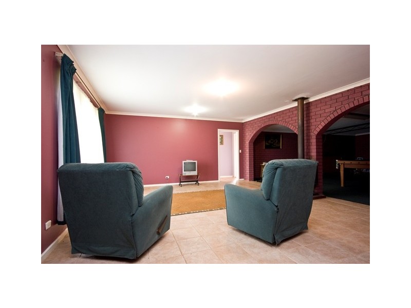 304 Wilcox Road, Redmond WA 6327