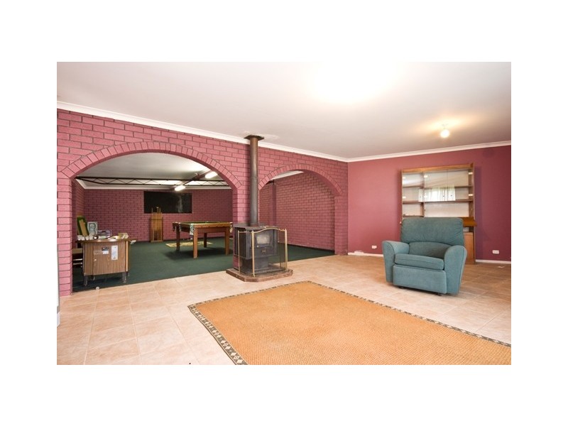 304 Wilcox Road, Redmond WA 6327