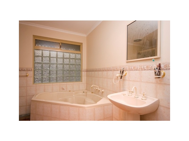 11 Turner Street, Orana WA 6330