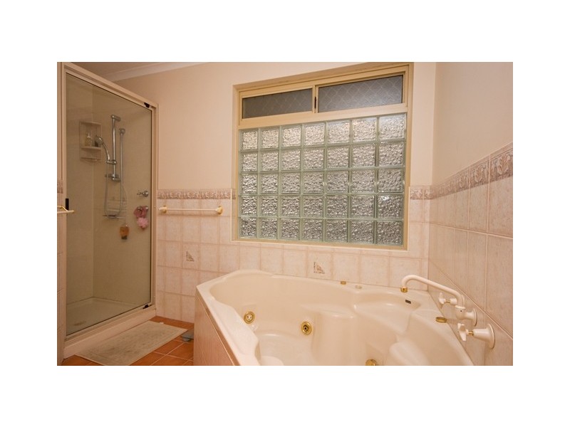 11 Turner Street, Orana WA 6330