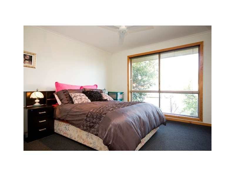 11 Turner Street, Orana WA 6330