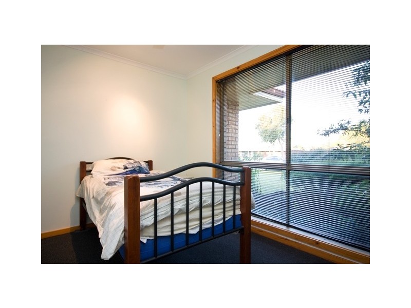 11 Turner Street, Orana WA 6330