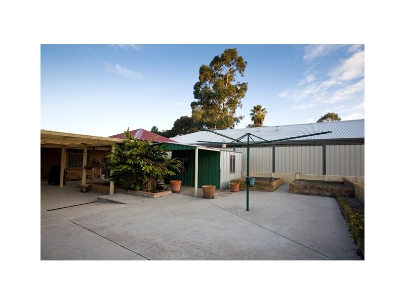 11 Turner Street, Orana WA 6330