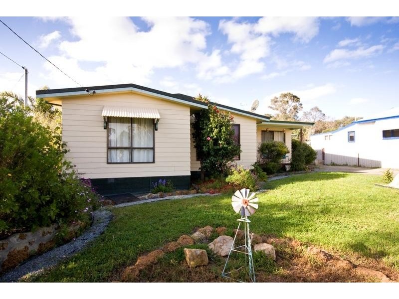 60 Williamson Avenue, Narrikup WA 6326