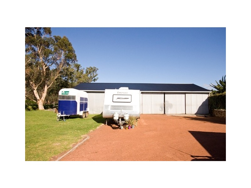 63 Robinson Road, Robinson WA 6330